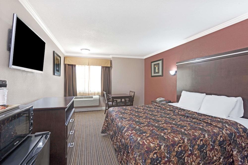 Travelodge By Wyndham Whittier Eksteriør billede